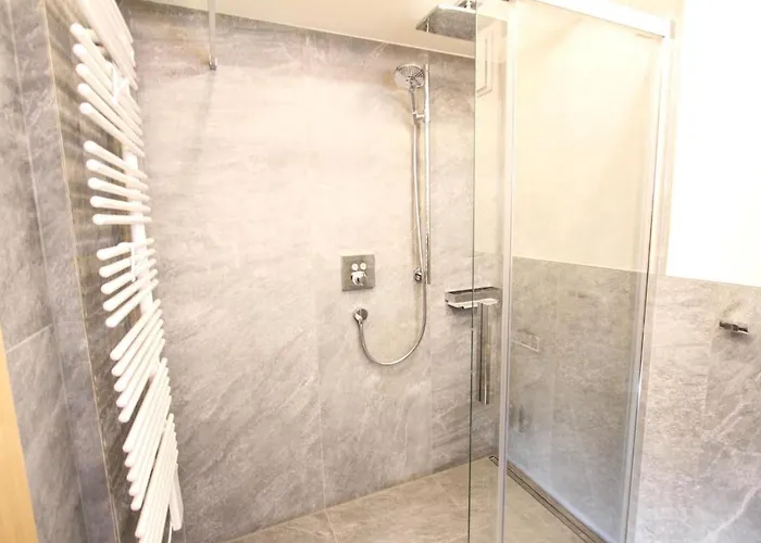 Enzian B アパート